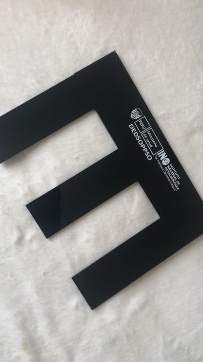 Letra E de Acrílico